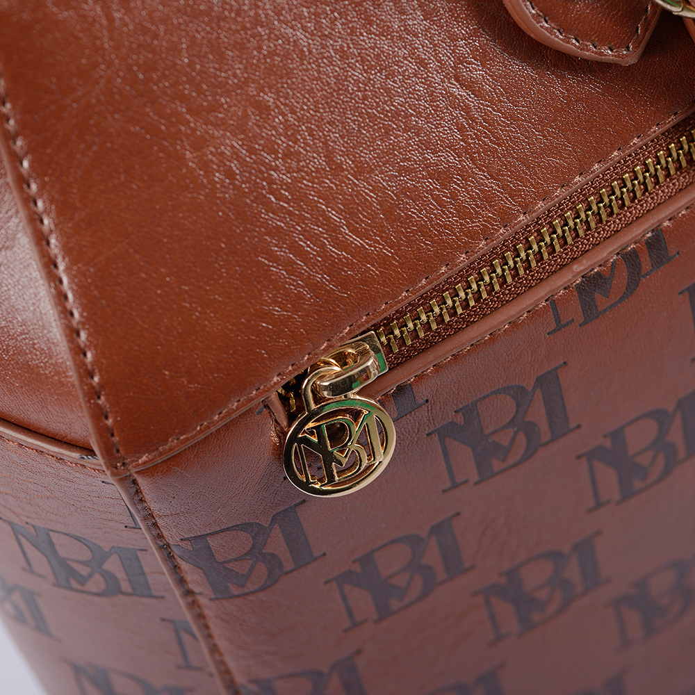 Fabrikktilpasning Businessbag i skinn med stor kapasitet