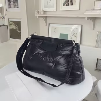 puffy duffle dame crossbody veske